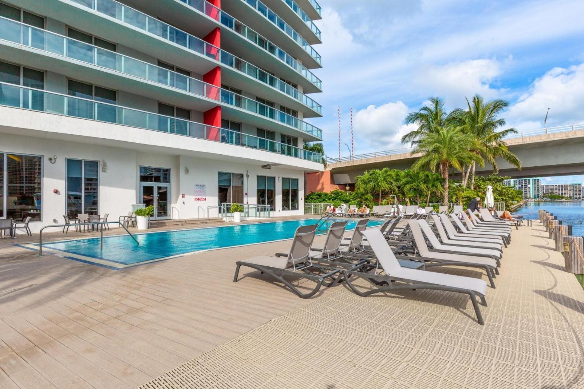 Modern One Bedroom Rental At Beach Walk Resort Miami 18Th Floor Hallandale Beach Exterior photo