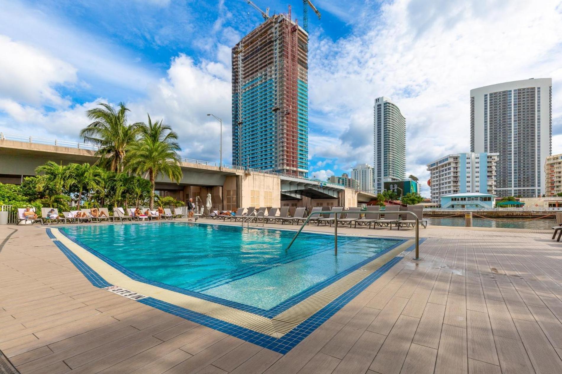 Modern One Bedroom Rental At Beach Walk Resort Miami 18Th Floor Hallandale Beach Exterior photo