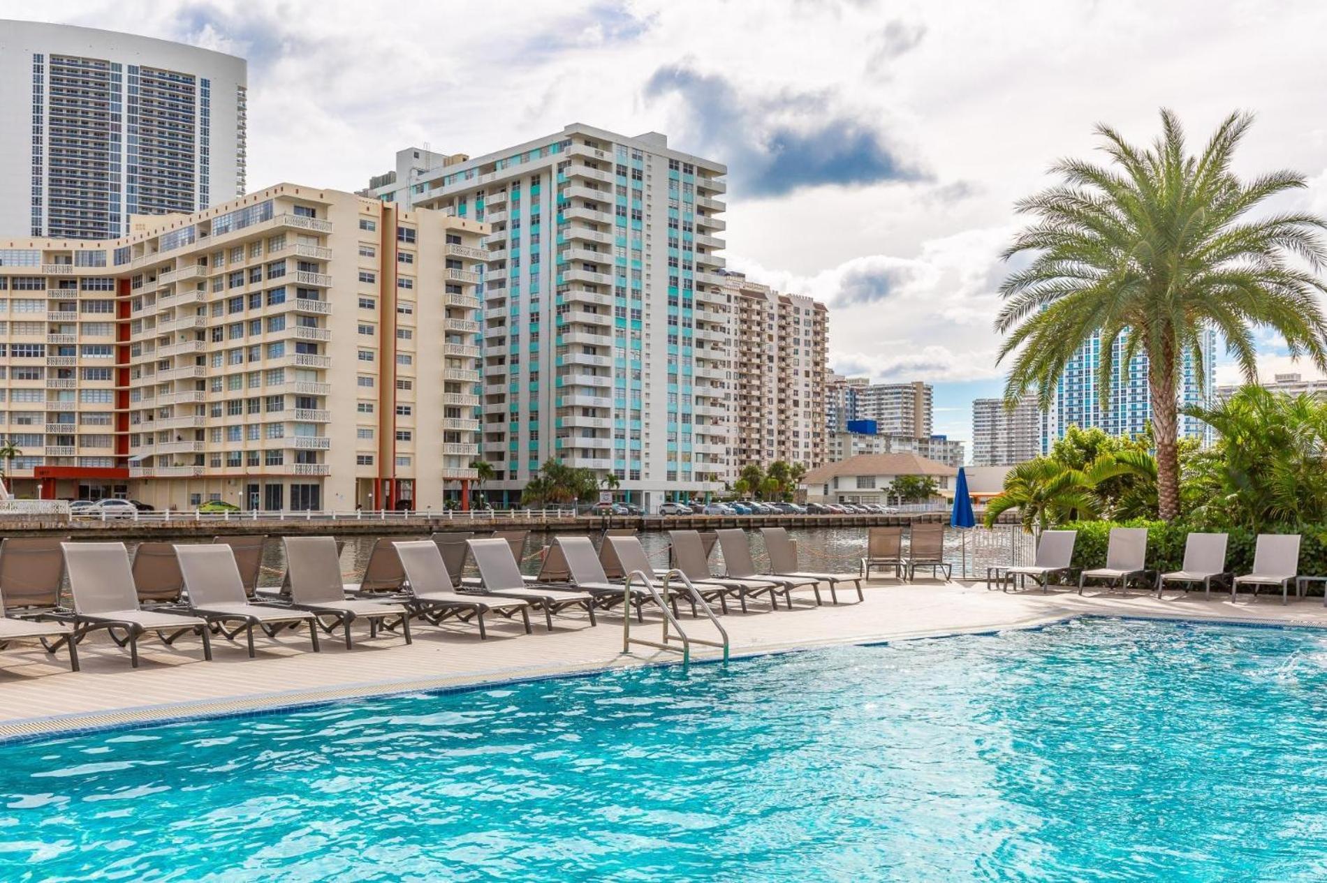 Modern One Bedroom Rental At Beach Walk Resort Miami 18Th Floor Hallandale Beach Exterior photo